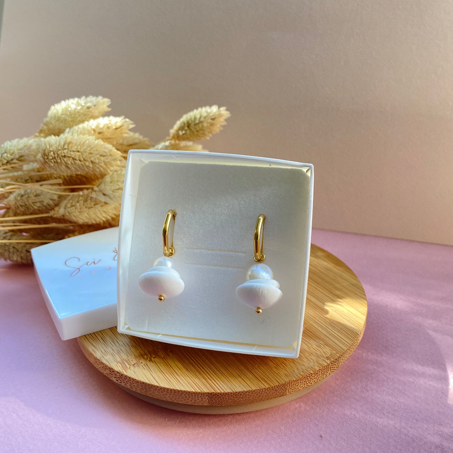 Pearl cups